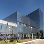 Prédio de aço chama atenção na sede localizada em Guarulhos - SP