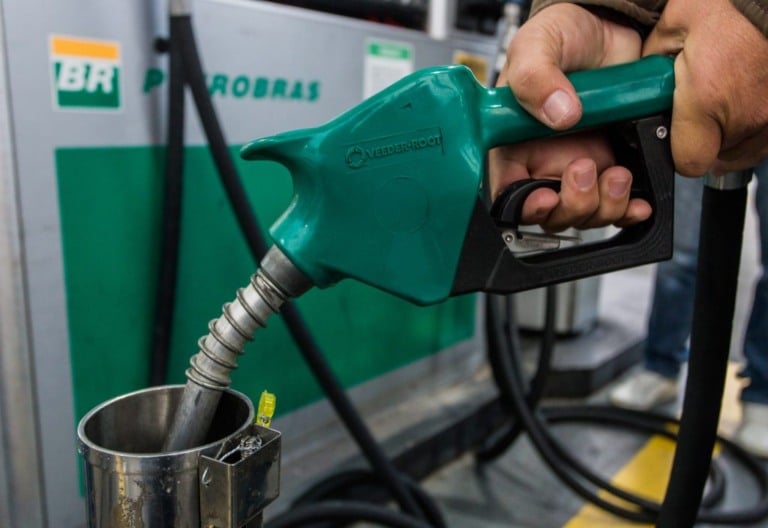 Preço da gasolina fica estável e do etanol reduz 0,25% na primeira quinzena de junho