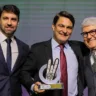 Gustavo Henrique Rodrigues, CEO da Clealco, e Jonas Gutierres, VP de Operações Agroindustriais, são premiados no Mastercana 2024