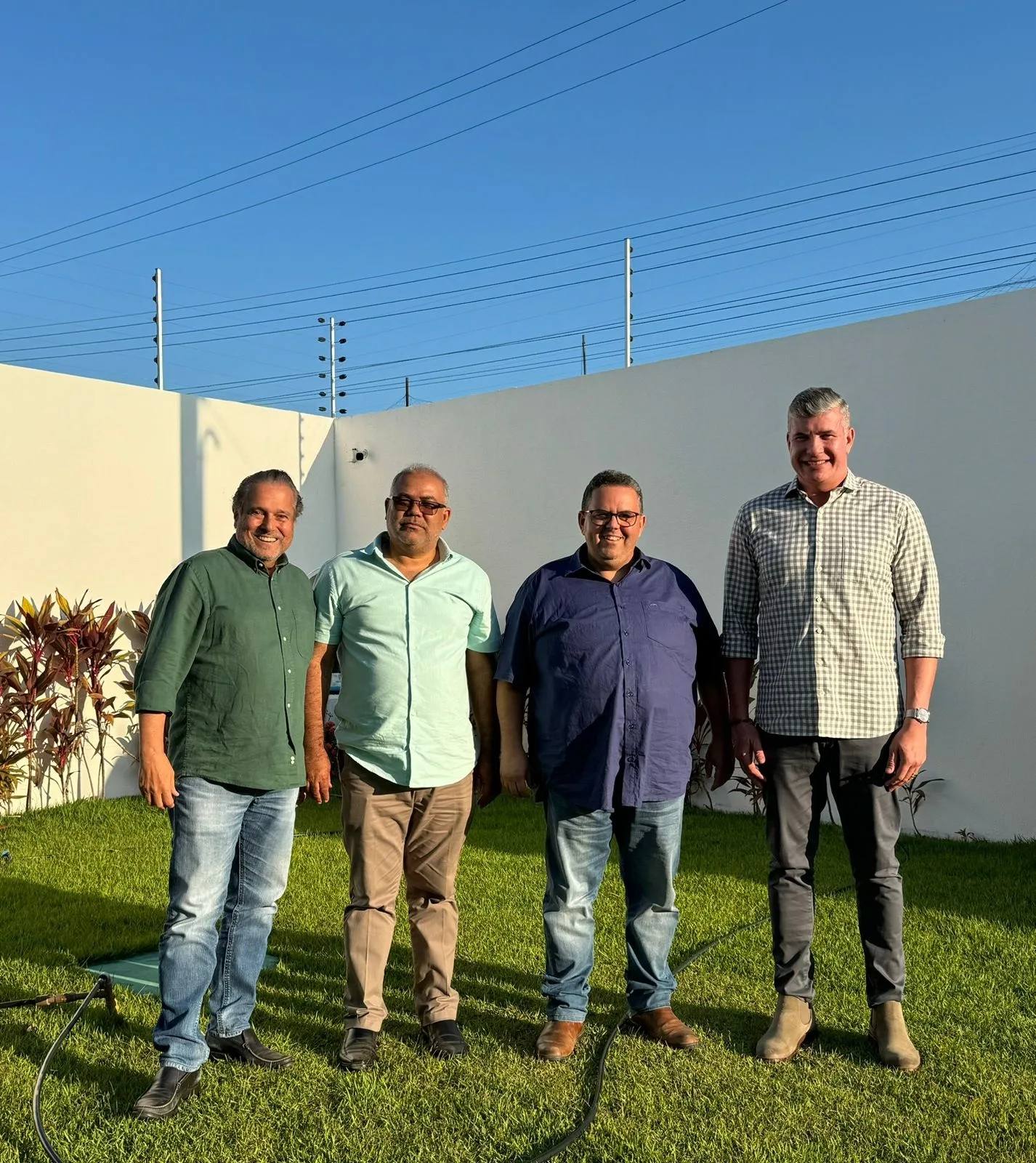 José Pessoa de Queiroz Bisneto, Umberto Gonçalves, Kayro Castro e Christiano Rogério do Rêgo Cavalcante comemoram início da safra

