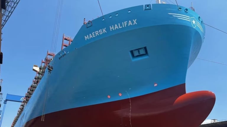 Maersk conclui conversão de porta-contêineres para motor bicombustível