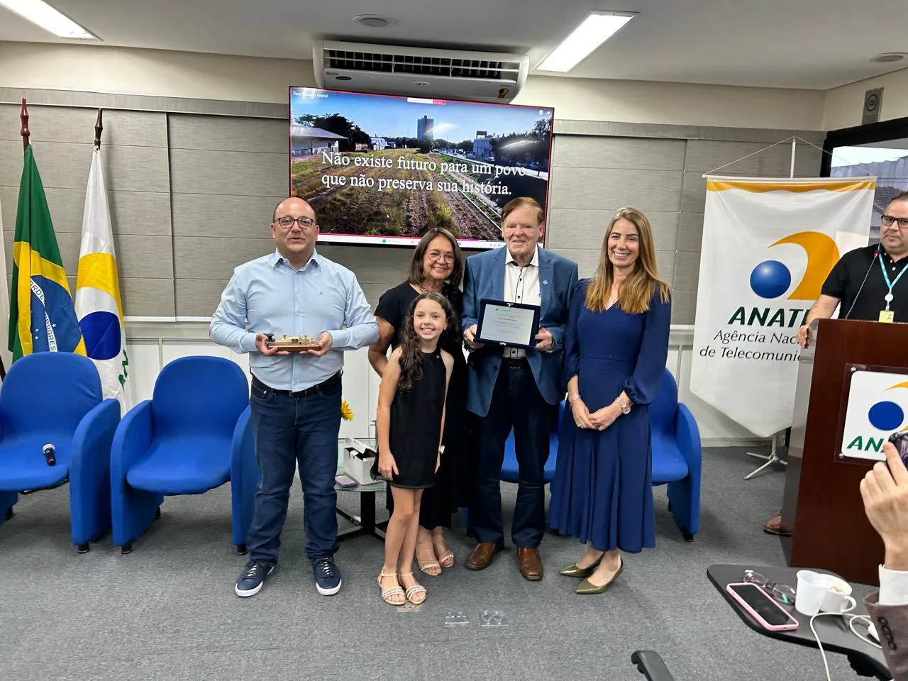 Anatel presta homenagem ao pioneirismo de Dary Bonomi Avanzi