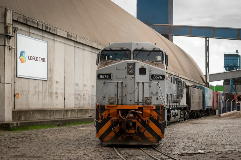 COFCO International investe R$ 1,2 bilhão na compra de vagões e locomotivas em operação com a Rumo COFCO International investe R$ 1,2 bilhão na compra de vagões e locomotivas em operação com a Rumo