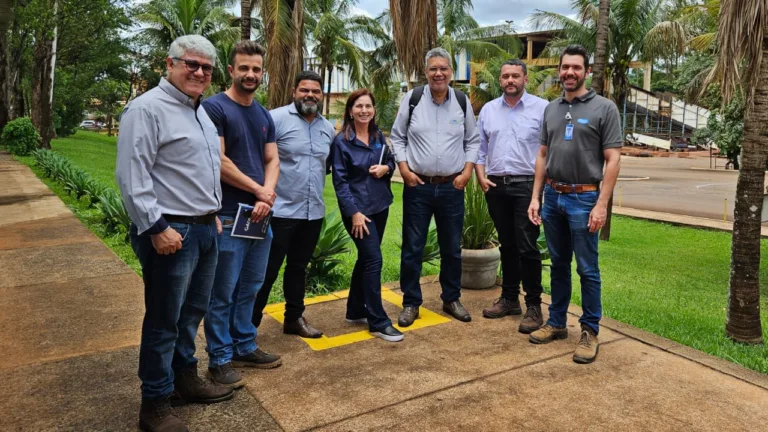 Da esqueda para a direita: Josias Messias, Rafael Murdrolli, Rodrigo Souza (AxiAgro), Valéria Fidelis (AxiAgro), Ângelo Barboza (ProUsinas), Wagner Oliveira e Sérgio César Eduardo