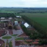 Com investimentos que somam R$ 130 milhões na área industrial e armazém, a usina já fez o seu primeiro embarque de cerca de 7 mil toneladas.
(Imagem: Divulgação/Fátima do Sul Agro-energética)