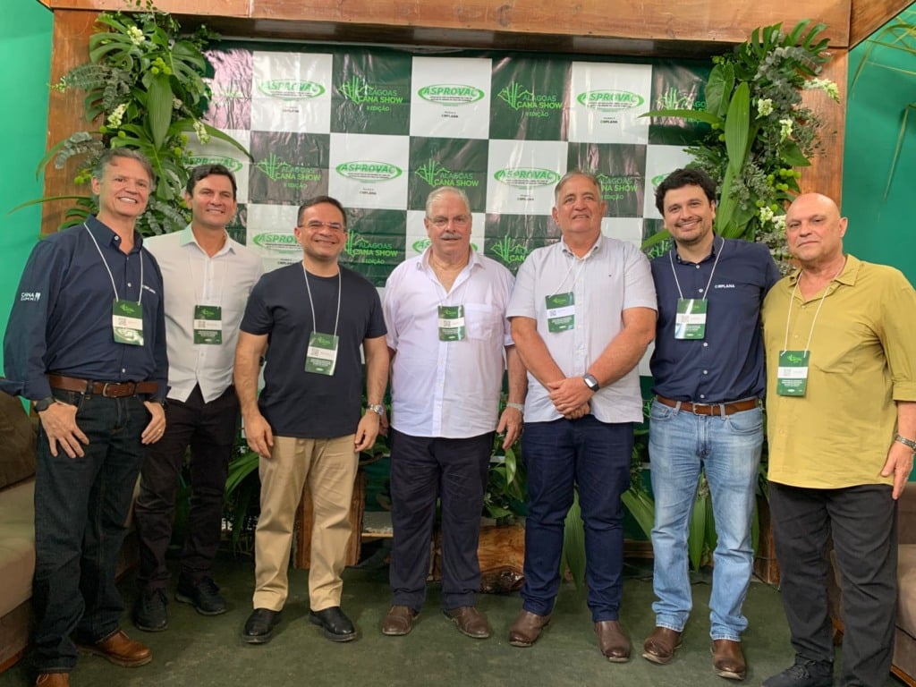 Diretoria da RPPLANA juntamente com Marcelo Beltrão, prefeito de Coruripe; Marcelo Vitor, Presidente da Assembleia Legislativa do Estado de Alagoas; Clovis Lemos Farias Filho, presidente da ASPROVAC; Paulo Sérgio Lessa, diretor Financeiro da Asprovac; e Márcio Paiva, Presidente do Conselho Administrativo do Grupo Coruripe (Foto: Divulgação)