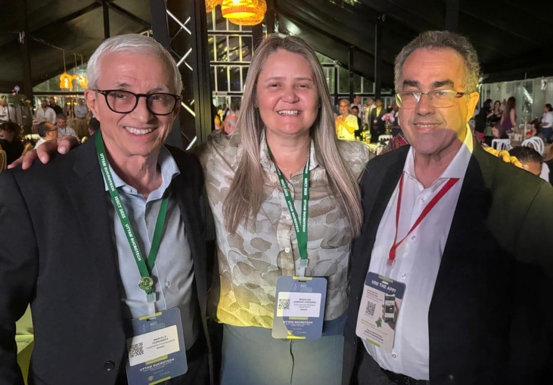 Monalisa Carneiro (no centro), com Marcelo Fernandes e  Décio Freitas