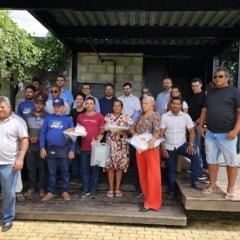 Produtores da comunidade Palatéia recebem os kits de apicultura