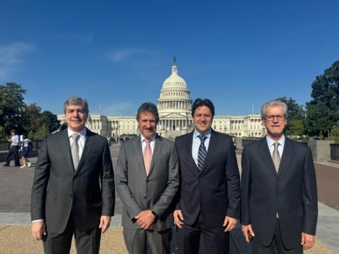 André Rocha, presidente executivo do Sifaeg/ Sifaçúcar e presidente da Federação das Indústrias do Estado de Goiás (Fieg);  Wilton Machado, CEO da Brasil Minérios; Henrique Penna de Siqueira, diretor Comercial e de Logística; e Júlio Capobianco Filho, vice-presidente da GOIASA – Goiatuba Álcool Ltda
