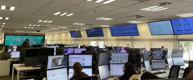 O monitoramento da Raízen abrange 700 mil hectares de cana-de-açúcar e integra recursos como detecção de incêndios via satélite, câmeras estratégicas e 350 estações meteorológicas - crédito: Divulgação/Raízen