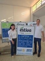 Rose Guerra, supervisora de Eventos e Comunicação na Estiva, e Marcos Zana, presidente do RC de Novo Horizonte (Divulgação)