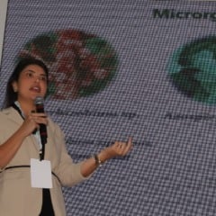 Cibele Medeiros durante sua palestra no CANABIO25