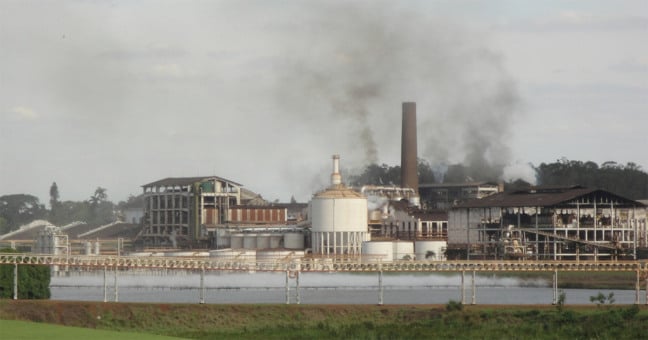 Novo conceito de design para usinas pode tornar o etanol um combustível com balanço de carbono negativo; tecnologia tem potencial de ser aplicada em outras formas de biomassa, ampliando seu impacto positivo - Foto: Wikimedia Commons