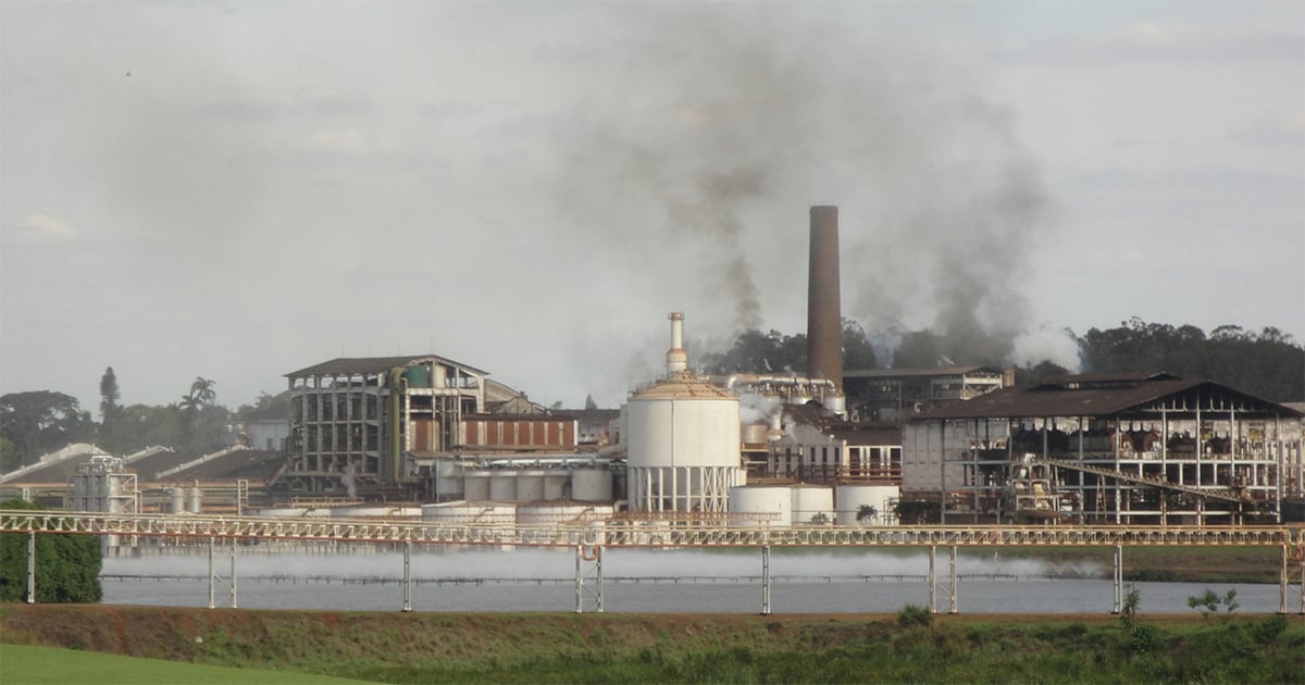 Novo conceito de design para usinas pode tornar o etanol um combustível com balanço de carbono negativo; tecnologia tem potencial de ser aplicada em outras formas de biomassa, ampliando seu impacto positivo - Foto: Wikimedia Commons