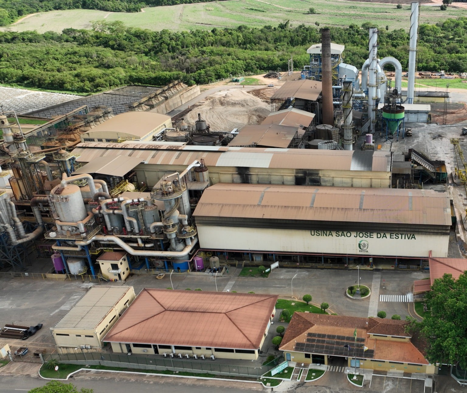 A usina produziu 263 mil toneladas de açúcar e quase 140 milhões de litros de etanol.